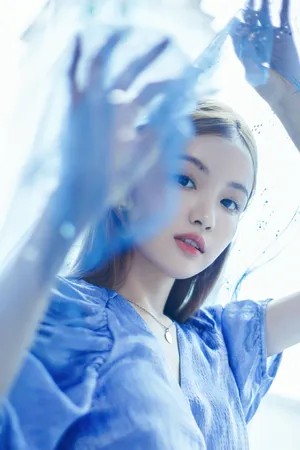 林小宅蓝色纱裙养眼写真图片_3