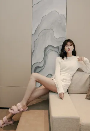 李斯羽修长美腿性感写真图片