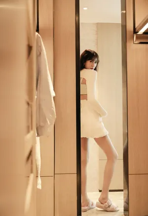 李斯羽修长美腿性感写真图片_7