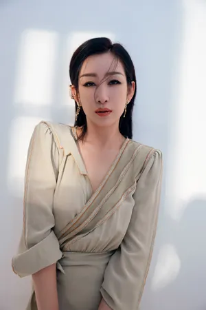 秦海璐浅绿长裙优雅写真图片_2