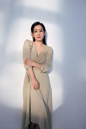 秦海璐浅绿长裙优雅写真图片_7