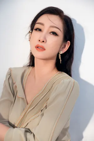 秦海璐浅绿长裙优雅写真图片_9