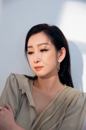秦海璐浅绿长裙优雅写真图片_11