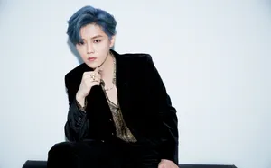 鹿晗姜饼人西装精致写真图片_1
