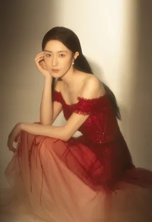 王瑛瑛露肩裙性感写真图片_7
