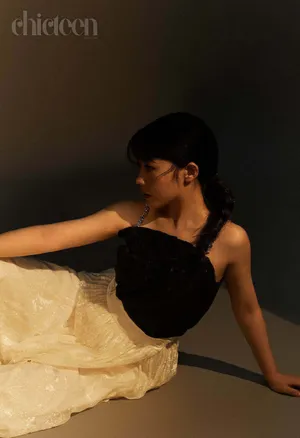 赖美云油画少女性感写真图片_2