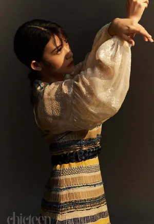 赖美云油画少女性感写真图片_3