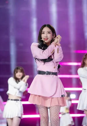 孟美岐创造营2020总决赛性感图片_8