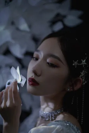孟美岐亮片长裙优雅写真图片
