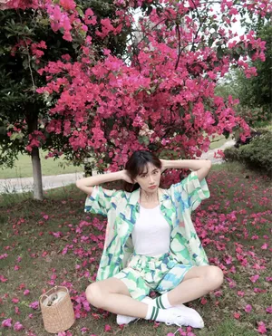 李斯羽印花衫清新俏皮图片_5