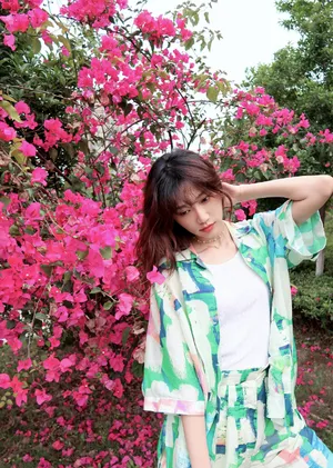 李斯羽印花衫清新俏皮图片_6