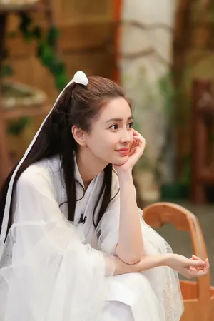 angelababy古装风性感综艺图片