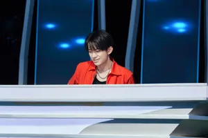 易烊千玺红衣少年帅气写真图片_7