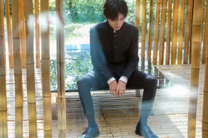 易烊千玺黑色西装写真图片_3