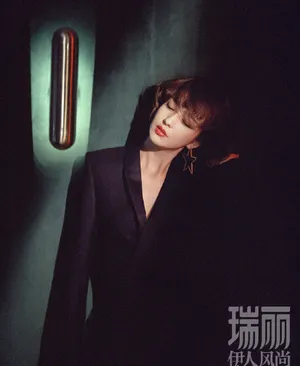 佟丽娅复古性感大片写真图片