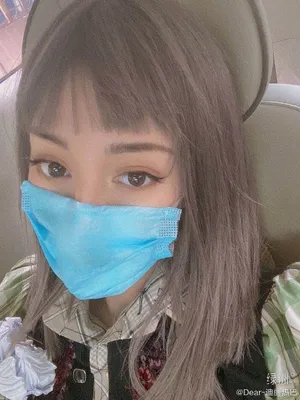 迪丽热巴奶奶灰ins自拍照图片