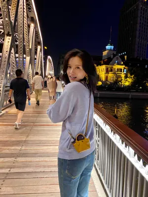 施诗优雅浪漫夜景街拍图片_7
