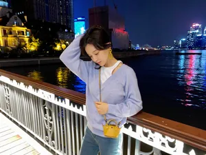 施诗优雅浪漫夜景街拍图片_8