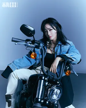 秦岚酷飒湿发机车大片写真图片_6