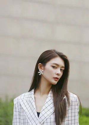 傅菁格子西装魅力写真图片