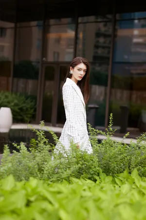 傅菁格子西装魅力写真图片_1