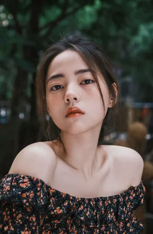 薇薇安性感露肩写真图片_1