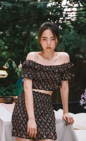 薇薇安性感露肩写真图片_2