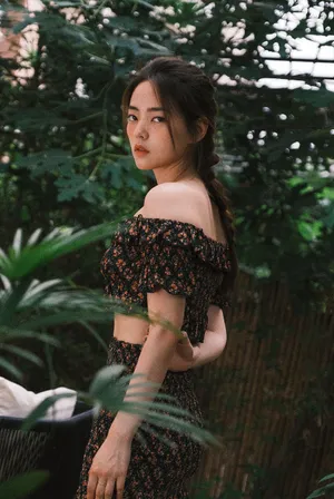 薇薇安性感露肩写真图片_3