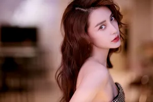 angelababy抹胸裙时髦写真图片