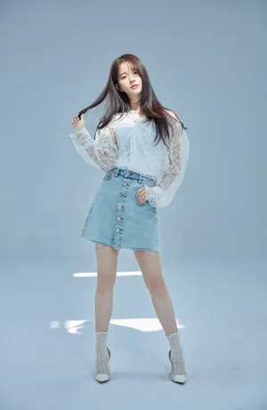 刘些宁甜美养眼写真图片_4