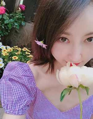 林鹏花丛性感靓丽写真图片第1张