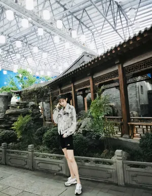 盖玥希清爽甜酷写真图片