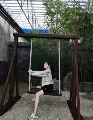 盖玥希清爽甜酷写真图片