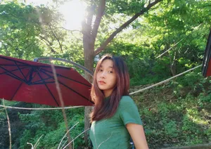李若宁林中清秀自拍图片