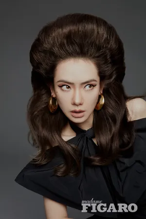 戚薇复古爆炸头写真图片_6