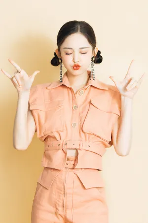 古力娜扎双丸子头甜美写真图片_7