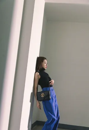 程晓玥优雅甜酷写真图片_3