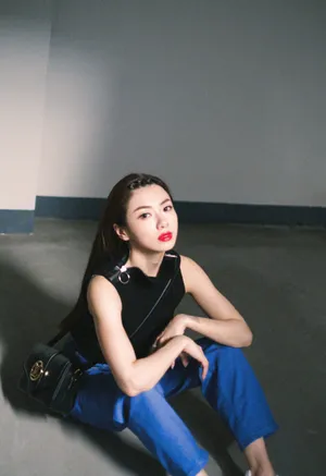 程晓玥优雅甜酷写真图片_5