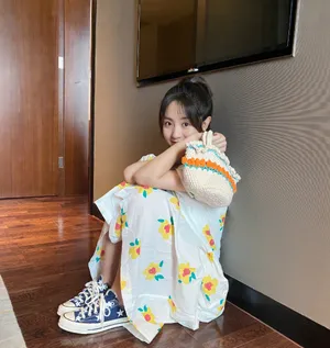 邢菲甜美少女风居家写真图片_4