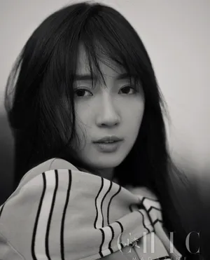 秦牛正威黑白时尚写真图片_4