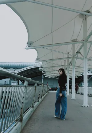 王瑞子牛仔长裤性感街拍图片_2
