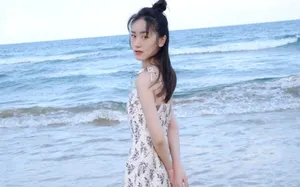 袁冰妍吊带裙性感海边写真图片_2