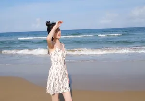袁冰妍吊带裙性感海边写真图片_3