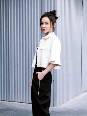 袁姗姗简约性感写真图片