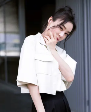 袁姗姗简约性感写真图片_3