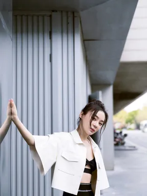 袁姗姗简约性感写真图片_4
