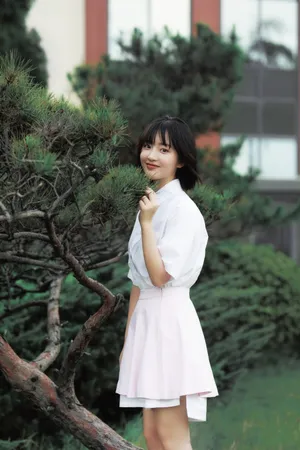 邓恩熙甜美少女风写真图片