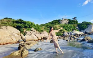 韩雪优雅靓丽旅拍图片