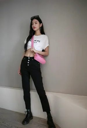 曾可妮露脐装甜酷写真图片_1