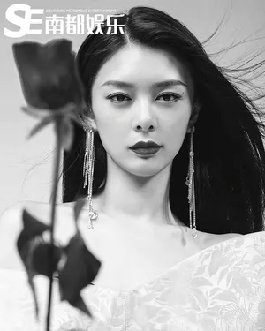 傅菁头纱时尚性感写真图片_1